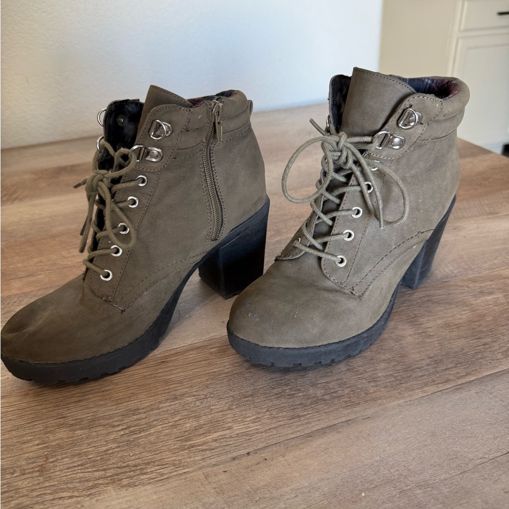 Women's Lace-Up green Ankle Boots